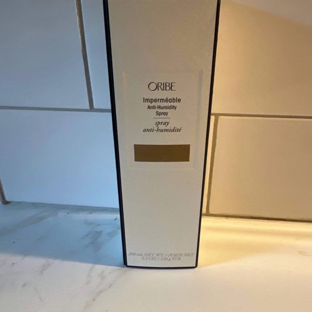 Oribe Anti-Humidity Finishing Spray — White & Gold Box